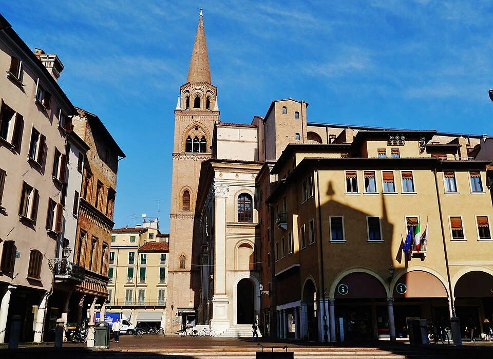 Piazza delle Erbe in Mantua, Station 5 auf dem selbstgeführten Stadtrundgang