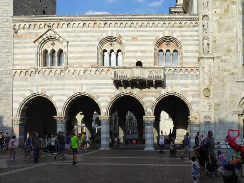Broletto in Como, stop 6 on the self-guided walking tour