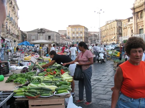 Fera 'o Luni (Markt an der Piazza Carlo Alberto) in Catania, Station 7 auf dem selbstgeführten Stadtrundgang