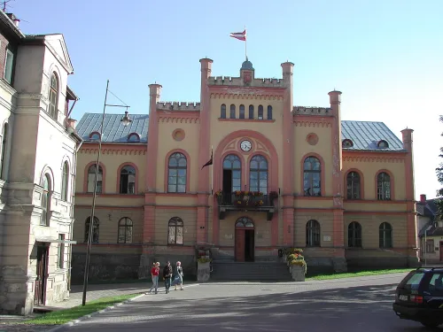 Rathausplatz in Kuldīga, Station 2 auf dem selbstgeführten Stadtrundgang