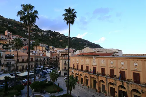 Piazza Vittorio Emanuele in Monreale, Station 1 auf dem selbstgeführten Stadtrundgang