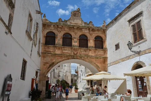 Porta Nova in Ostuni, Station 1 auf dem selbstgeführten Stadtrundgang
