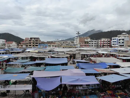 Plaza de los Ponchos in Otavalo, Station 1 auf dem selbstgeführten Stadtrundgang