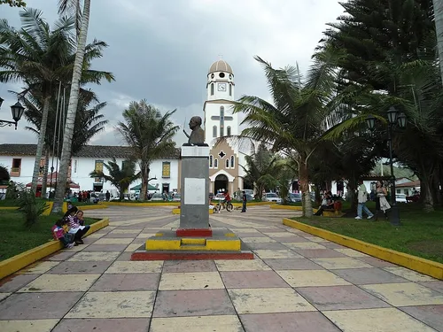 Plaza de Bolívar in Salento, Station 1 auf dem selbstgeführten Stadtrundgang