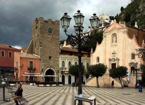 Piazza IX Aprile in Taormina, Station 5 auf dem selbstgeführten Stadtrundgang