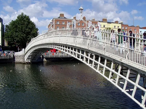Ha'penny Bridge in Dublin, Station 7 auf dem selbstgeführten Stadtrundgang