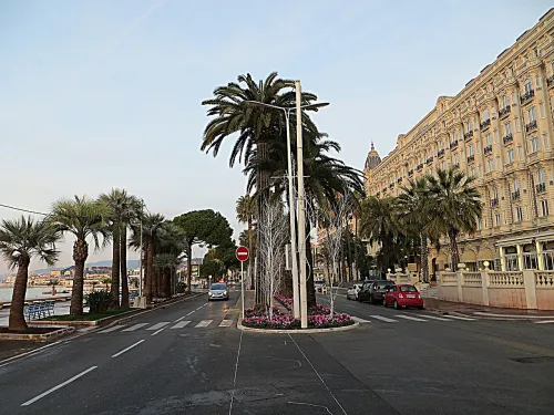 Boulevard de la Croisette in Cannes, Station 1 auf dem selbstgeführten Stadtrundgang