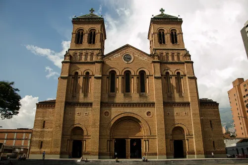 Catedral Metropolitana de Medellín, Station 2 auf dem selbstgeführten Stadtrundgang