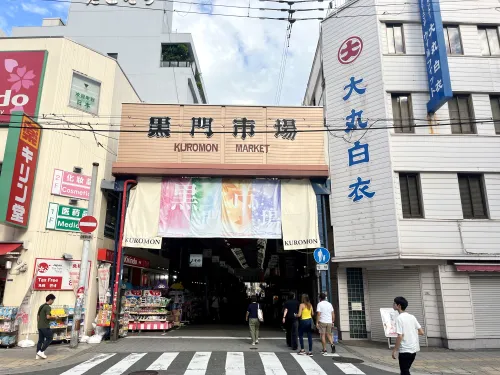 Kuromon Ichiba Market in Osaka, Station 6 auf dem selbstgeführten Stadtrundgang