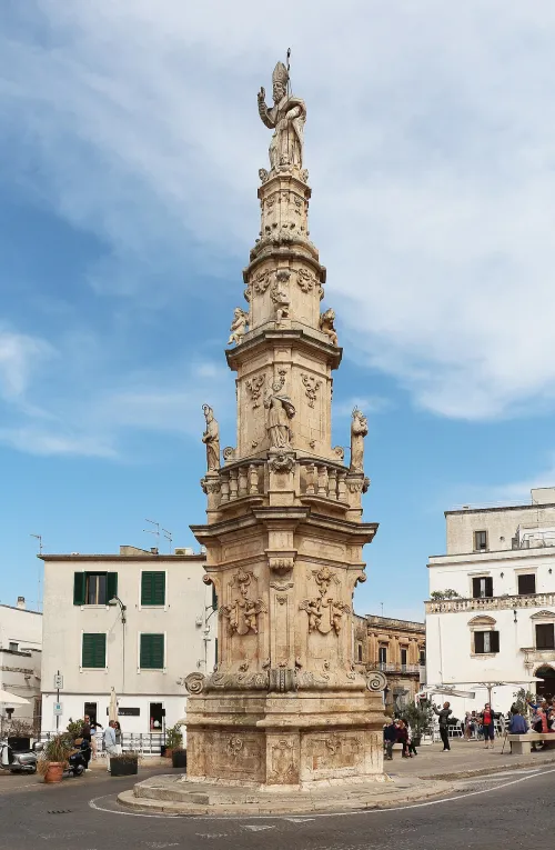 Colonna di Sant'Oronzo in Ostuni, Station 6 auf dem selbstgeführten Stadtrundgang