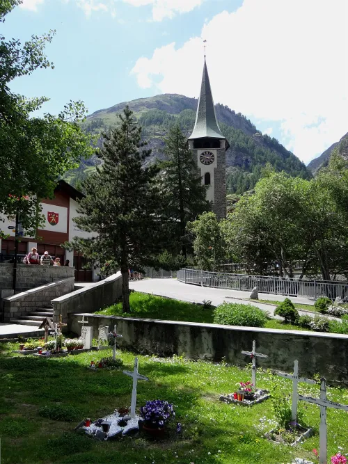 Bergsteigerfriedhof in Zermatt, Station 3 auf dem selbstgeführten Stadtrundgang