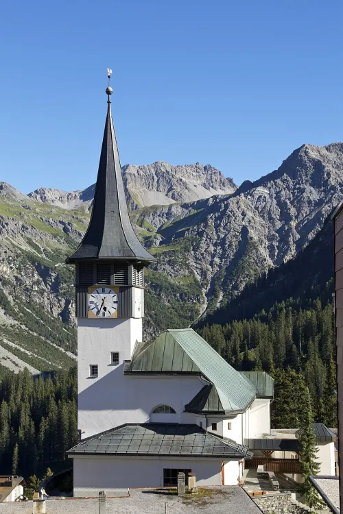 Dorfkirche Arosa, stop 3 on the self-guided walking tour