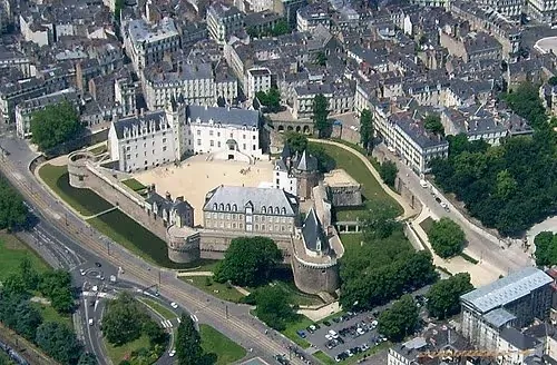 Château des Ducs de Bretagne in Nantes, stop 1 on the self-guided walking tour
