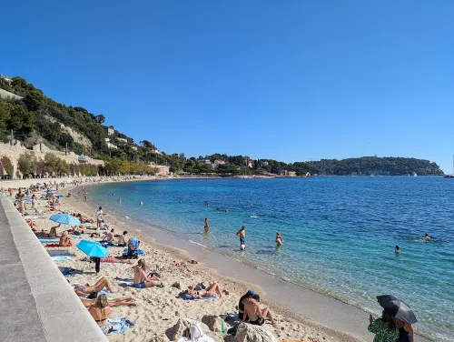 Plage des Marinières in Villefranche-sur-Mer, Station 4 auf dem selbstgeführten Stadtrundgang