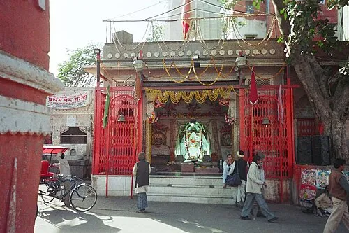 Johari Bazaar in Jaipur, stop 5 on the self-guided walking tour