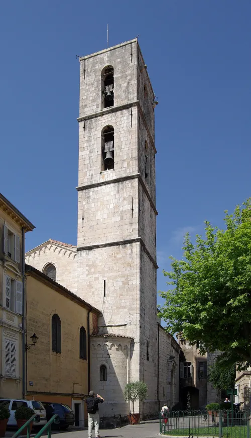 Kathedrale Notre-Dame-du-Puy in Grasse, Station 4 auf dem selbstgeführten Stadtrundgang