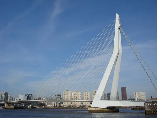 Erasmusbrücke in Rotterdam, Station 3 auf dem selbstgeführten Stadtrundgang