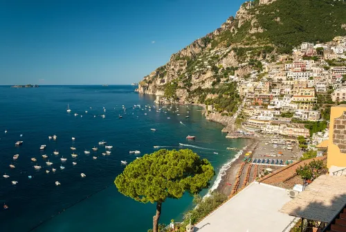 Spiaggia Grande in Positano, Station 3 auf dem selbstgeführten Stadtrundgang