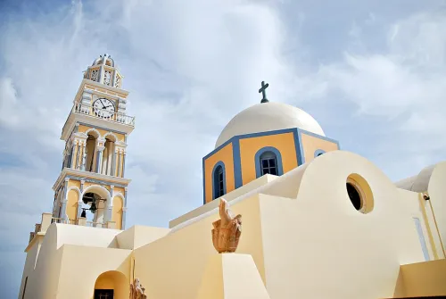 Katholische Kathedrale des Heiligen Johannes des Täufers in Santorin, Station 4 auf dem selbstgeführten Stadtrundgang