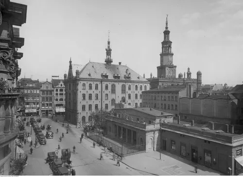 Poznań Town Hall with mechanical goats, stop 2 on the self-guided walking tour
