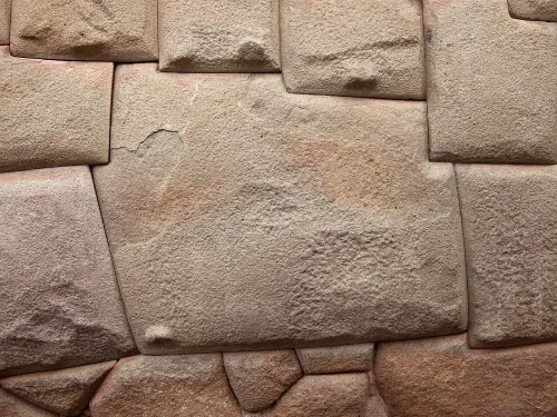 Stein der zwölf Winkel in Cusco, Station 3 auf dem selbstgeführten Stadtrundgang