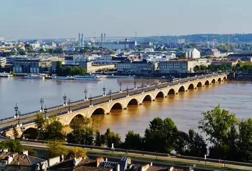 Pont de pierre in Bordeaux, Station 2 auf dem selbstgeführten Stadtrundgang