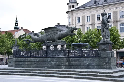 Lindwurmbrunnen in Klagenfurt, Station 1 auf dem selbstgeführten Stadtrundgang