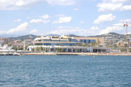 Palais des Festivals et des Congrès in Cannes, Station 3 auf dem selbstgeführten Stadtrundgang