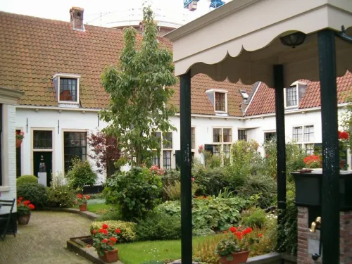 Hofje van Bakenes in Haarlem, stop 4 on the self-guided walking tour