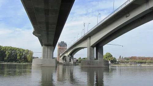 Nibelungenbrücke in Worms, stop 4 on the self-guided walking tour