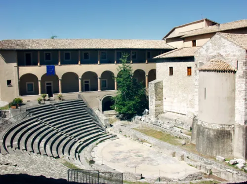 Teatro romano di Spoleto, Station 1 auf dem selbstgeführten Stadtrundgang