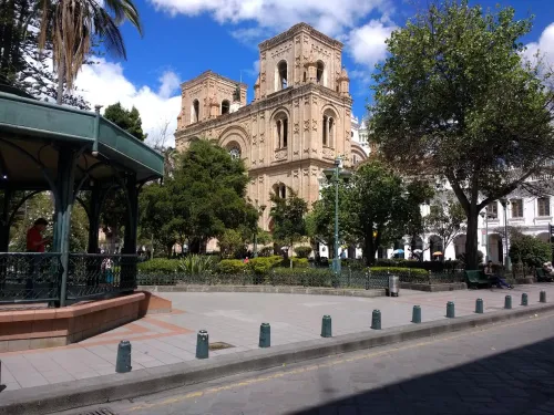 Parque Calderón in Cuenca, Ecuador, stop 1 on the self-guided walking tour