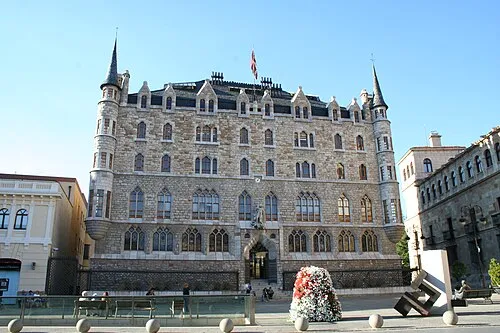 Casa Botines in León, stop 1 on the self-guided walking tour