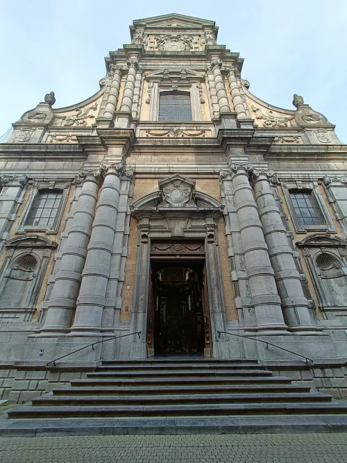 Église Saint-Loup de Namur, Station 7 auf dem selbstgeführten Stadtrundgang