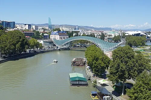 Friedensbrücke in Tiflis, Station 7 auf dem selbstgeführten Stadtrundgang