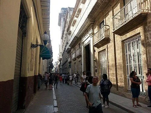 Calle Obispo in Havanna, Station 9 auf dem selbstgeführten Stadtrundgang