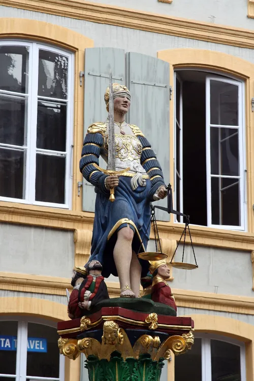 Gerechtigkeitsbrunnen in Neuenburg, Station 5 auf dem selbstgeführten Stadtrundgang