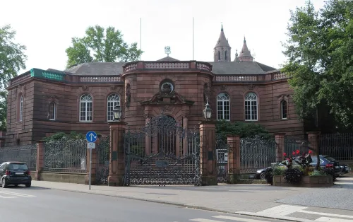 Heylshof-Park in Worms, stop 2 on the self-guided walking tour