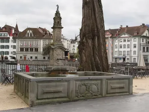 Neptunbrunnen in Luzern, Station 5 auf dem selbstgeführten Stadtrundgang