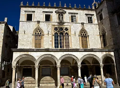 Sponza-Palast in Dubrovnik, Station 11 auf dem selbstgeführten Stadtrundgang