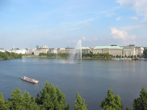 Binnenalster in Hamburg, stop 10 on the self-guided walking tour