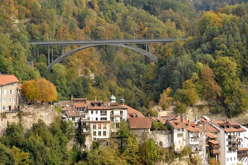 Gottéron-Brücke in Freiburg im Üechtland, Station 13 auf dem selbstgeführten Stadtrundgang