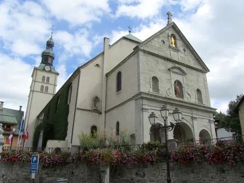 Église Saint-Jean-Baptiste de Megève, Station 1 auf dem selbstgeführten Stadtrundgang