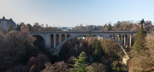 Adolphe-Brücke in Luxemburg (Stadt), Station 3 auf dem selbstgeführten Stadtrundgang