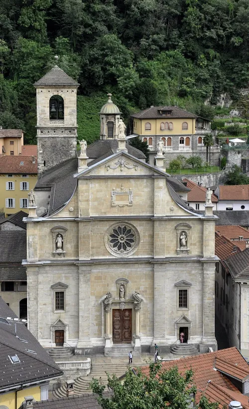 Stiftskirche Santi Pietro e Stefano in Bellinzona, Station 3 auf dem selbstgeführten Stadtrundgang