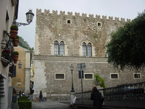 Corvaja Palast in Taormina, Station 2 auf dem selbstgeführten Stadtrundgang