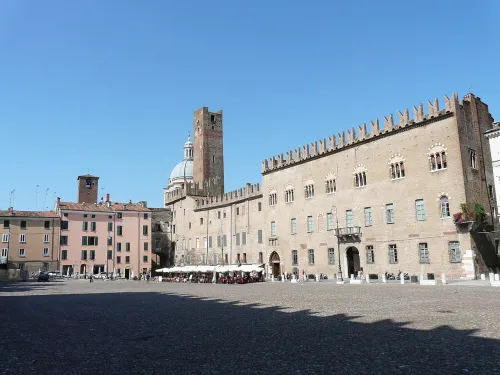 Piazza Sordello in Mantua, Station 1 auf dem selbstgeführten Stadtrundgang