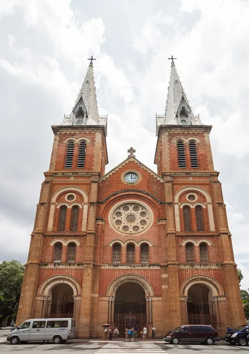 Kathedrale Notre Dame von Saigon in Ho-Chi-Minh-Stadt, Station 3 auf dem selbstgeführten Stadtrundgang