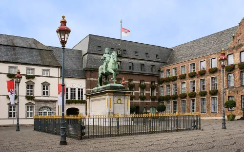 Altstadt in Düsseldorf, stop 1 on the self-guided walking tour