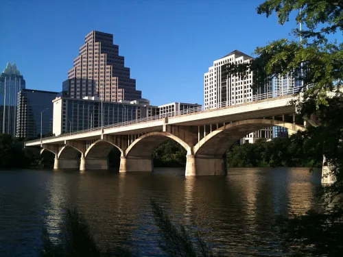 Congress Avenue Bat Bridge in Austin, Station 1 auf dem selbstgeführten Stadtrundgang